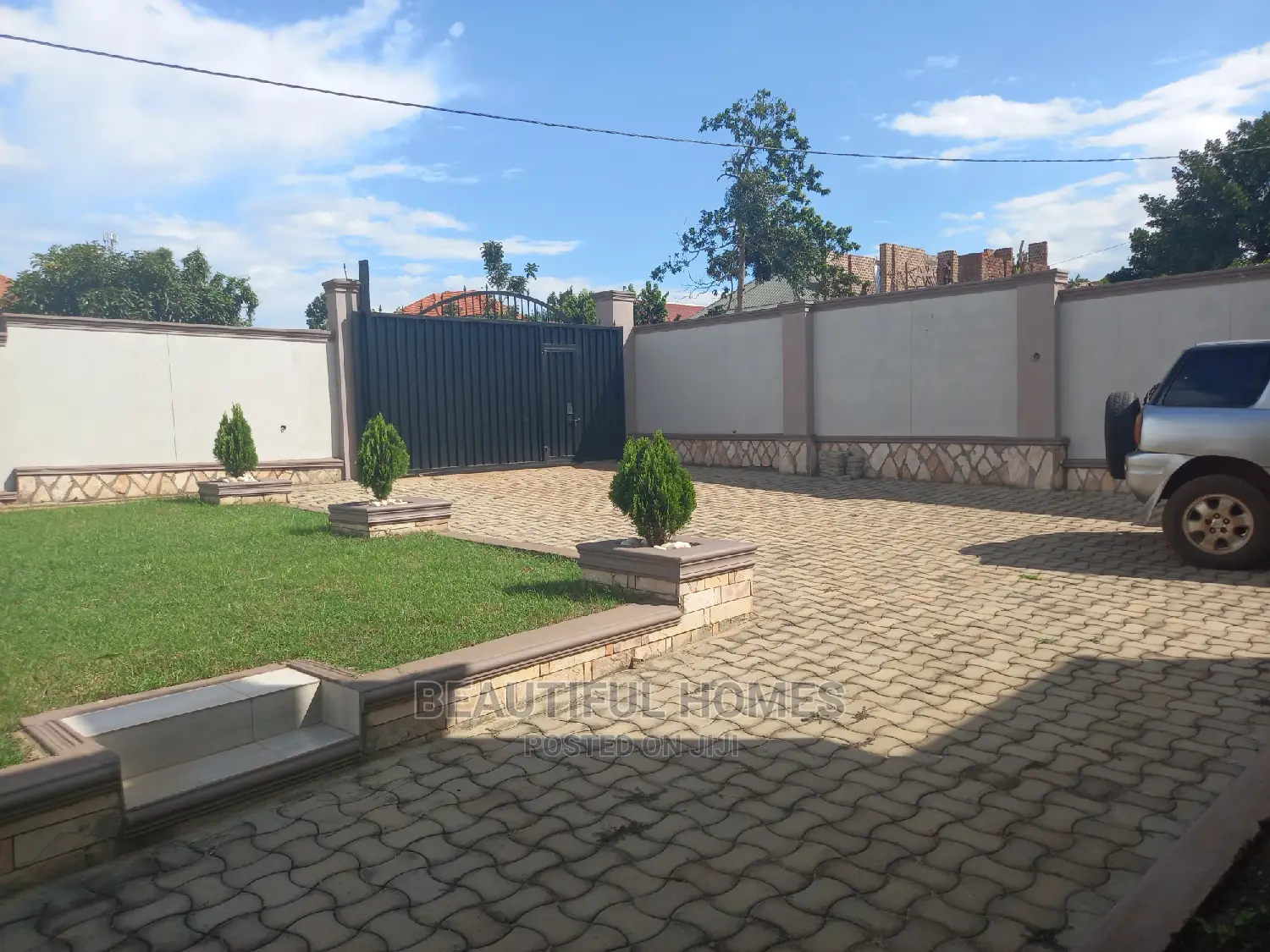Furnished 4bdrm House in Kira for Sale
