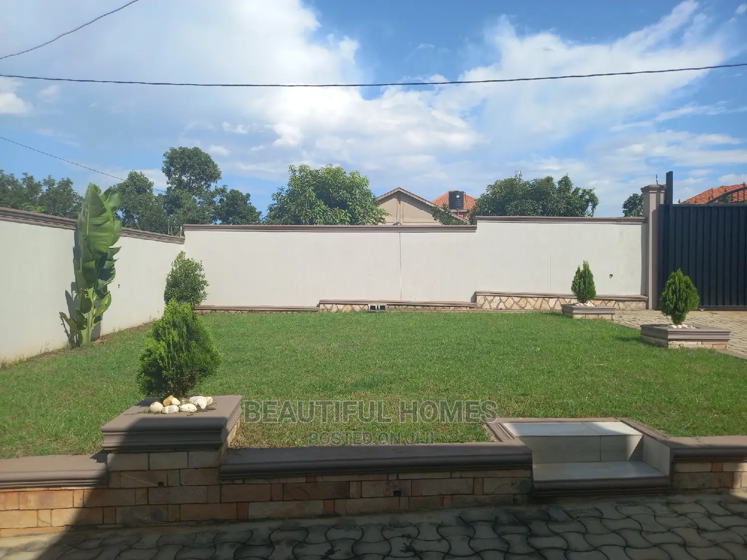 Furnished 4bdrm House in Kira for Sale