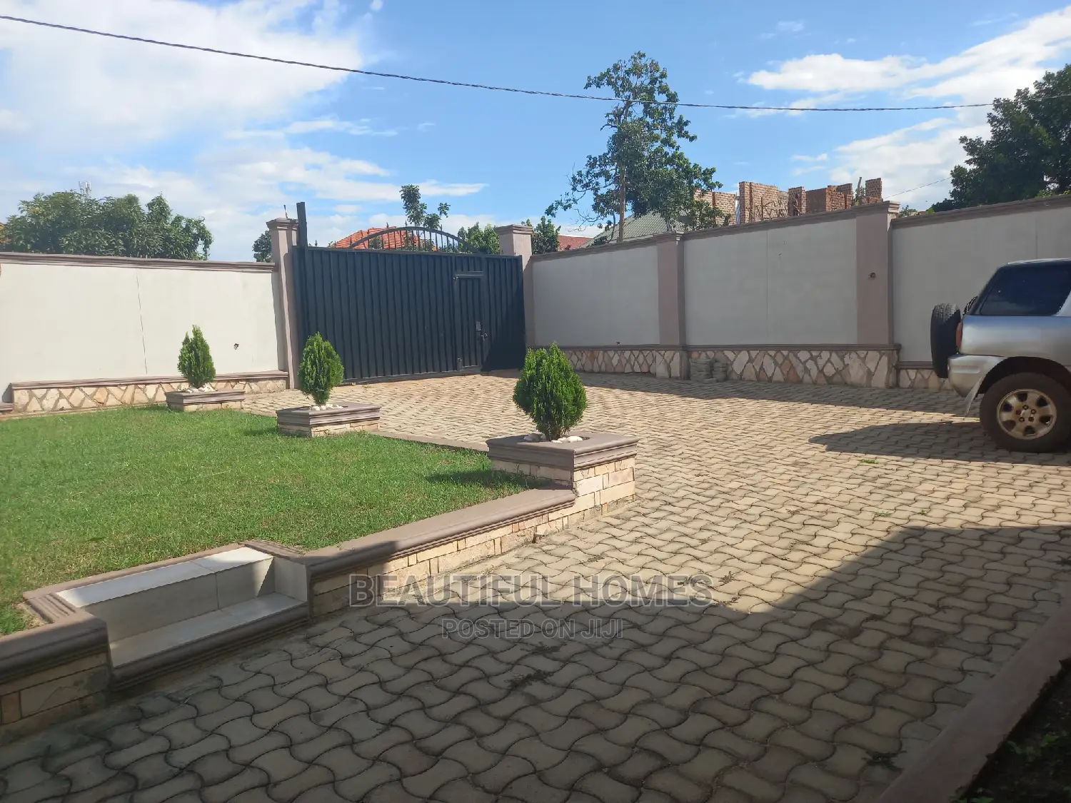 Furnished 4bdrm House in Kira for Sale