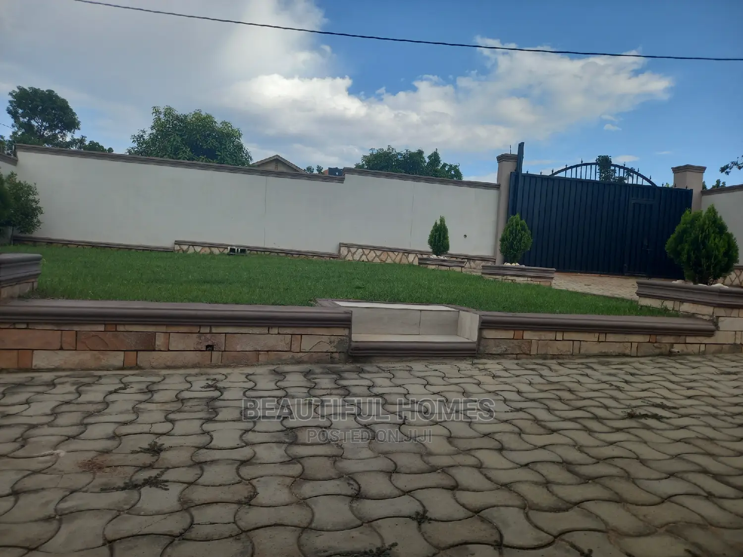 Furnished 4bdrm House in Kira for Sale