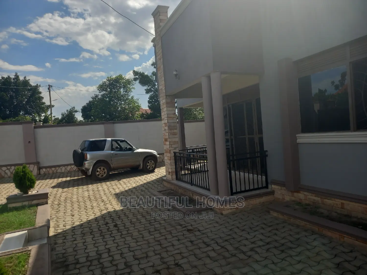 Furnished 4bdrm House in Kira for Sale