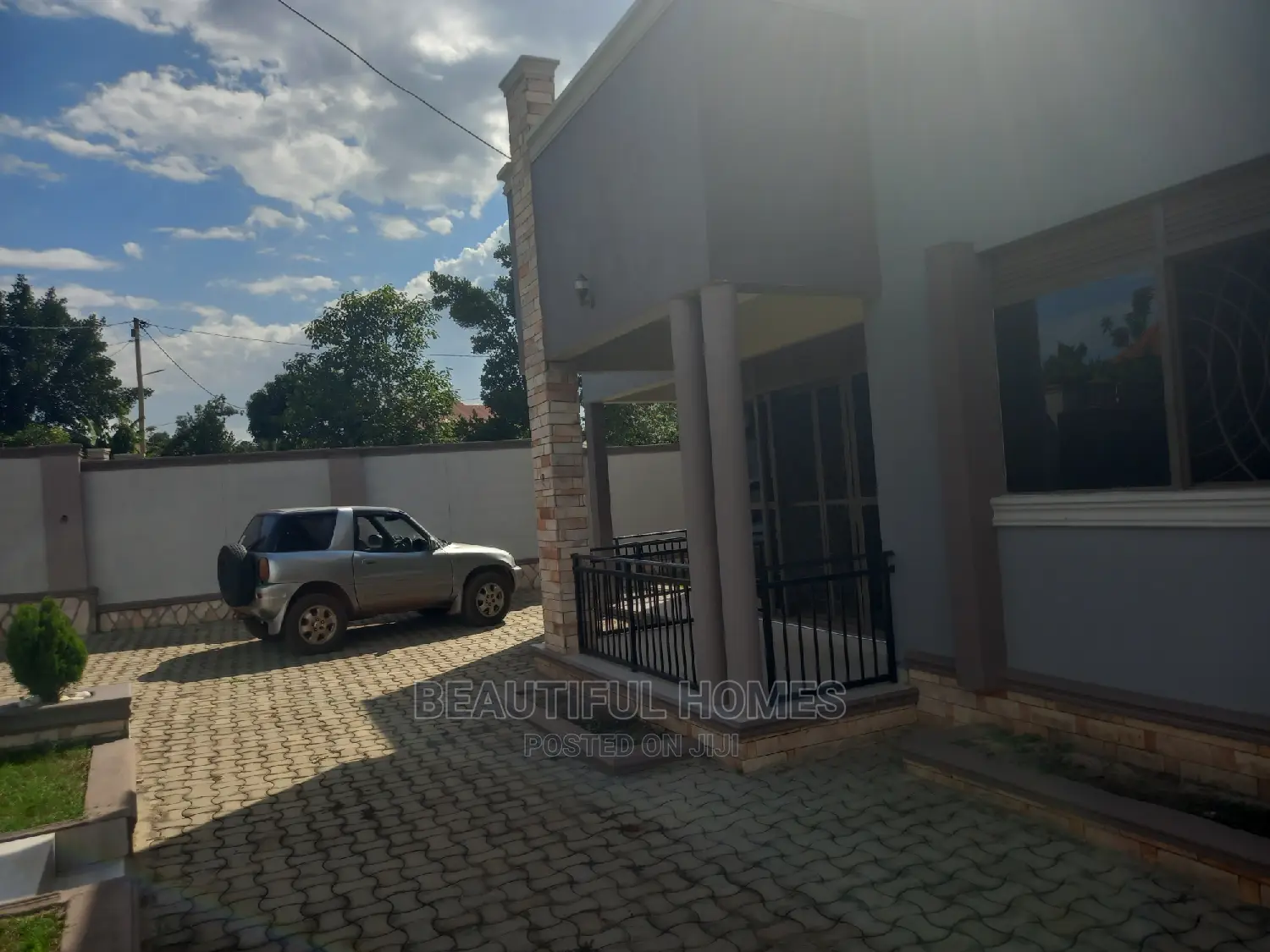 Furnished 4bdrm House in Kira for Sale