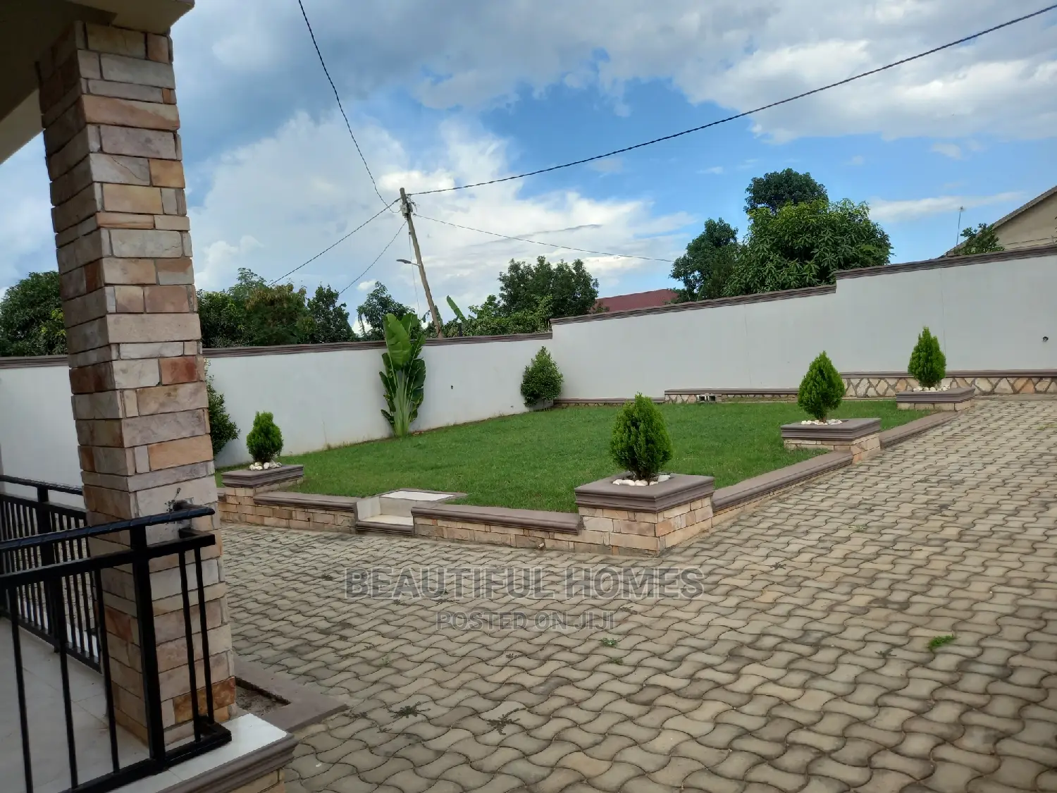 Furnished 4bdrm House in Kira for Sale