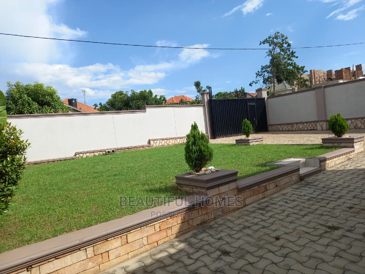 Furnished 4bdrm House in Kira for Sale