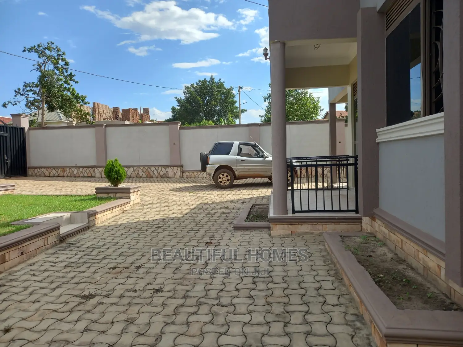 Furnished 4bdrm House in Kira for Sale