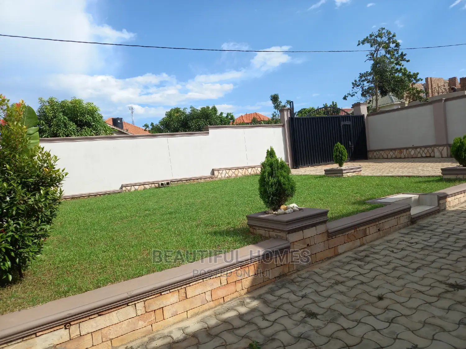 Furnished 4bdrm Bungalow in Kira for Sale