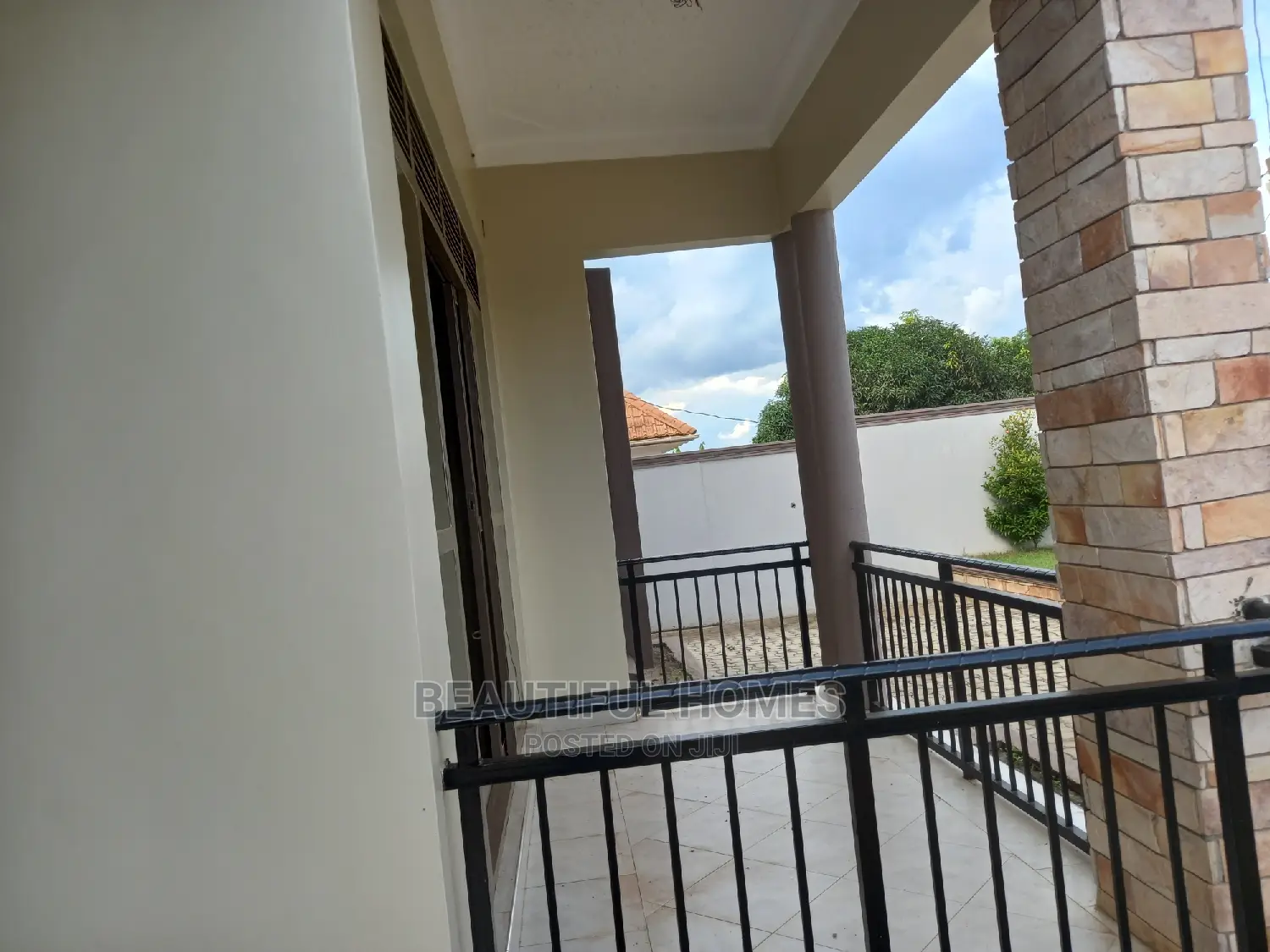 Furnished 4bdrm House in Kira for Sale