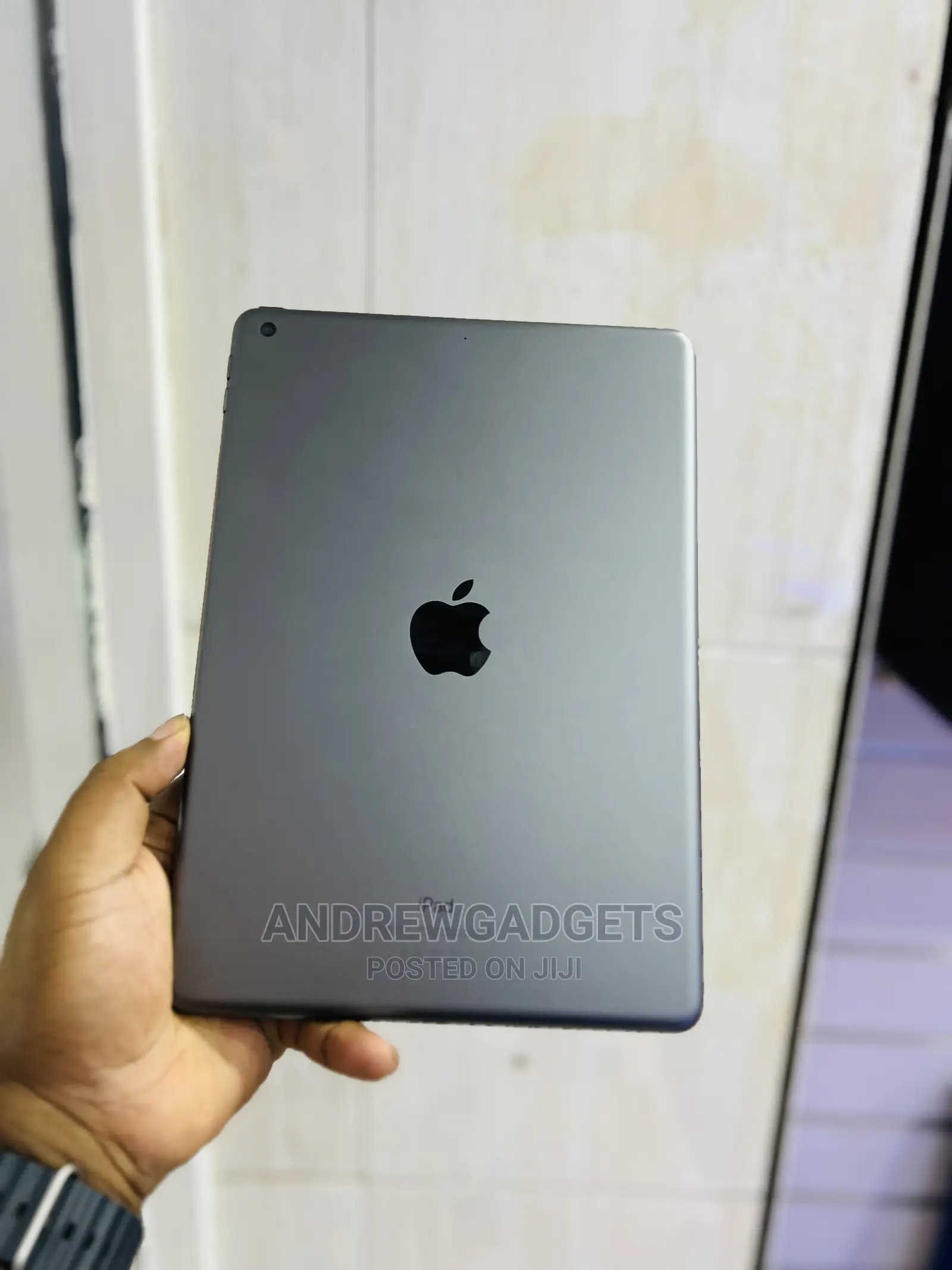 Apple iPad 9.7 128 GB Gray