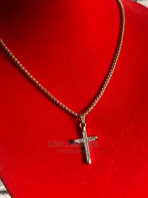 Men’S Simple Necklaces Available With a Cross Pendant