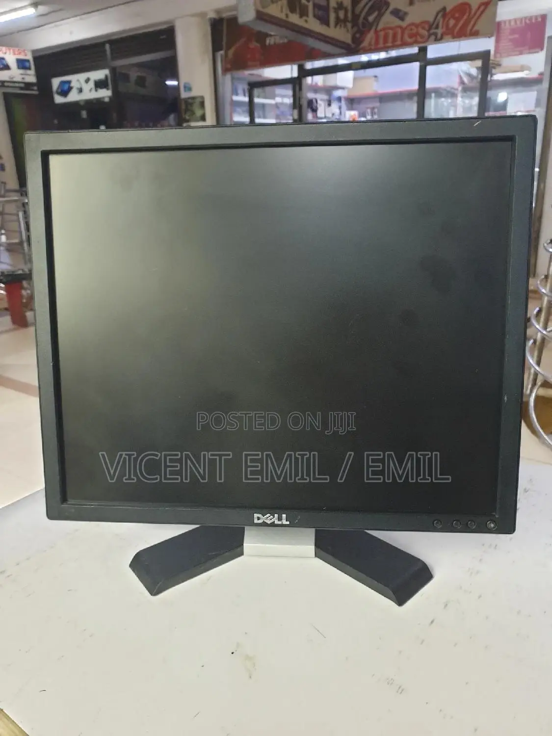 Dell Monitor 19 Square 1