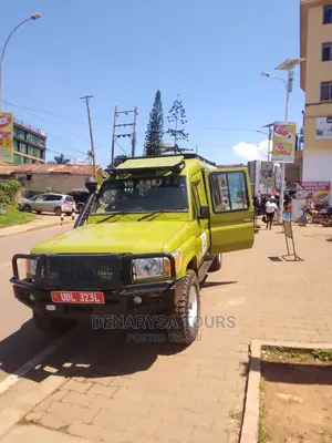 Toyota Landcruiser Tour Extended Van for Hire