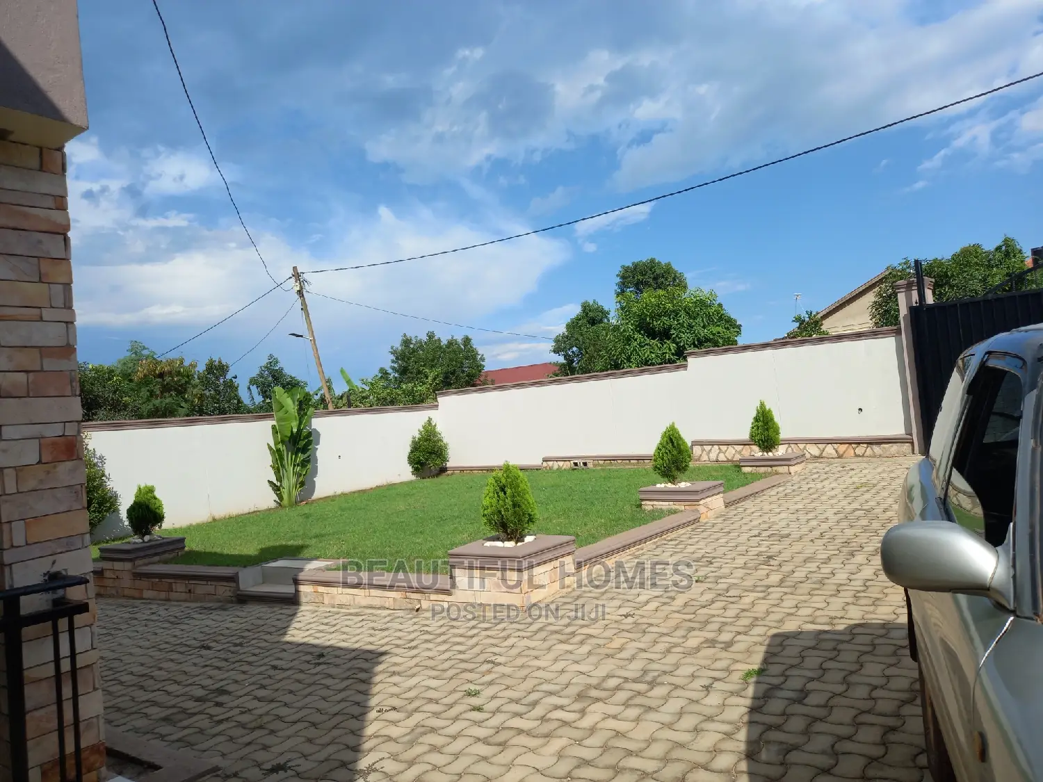 Furnished 4bdrm Bungalow in Kira for Sale