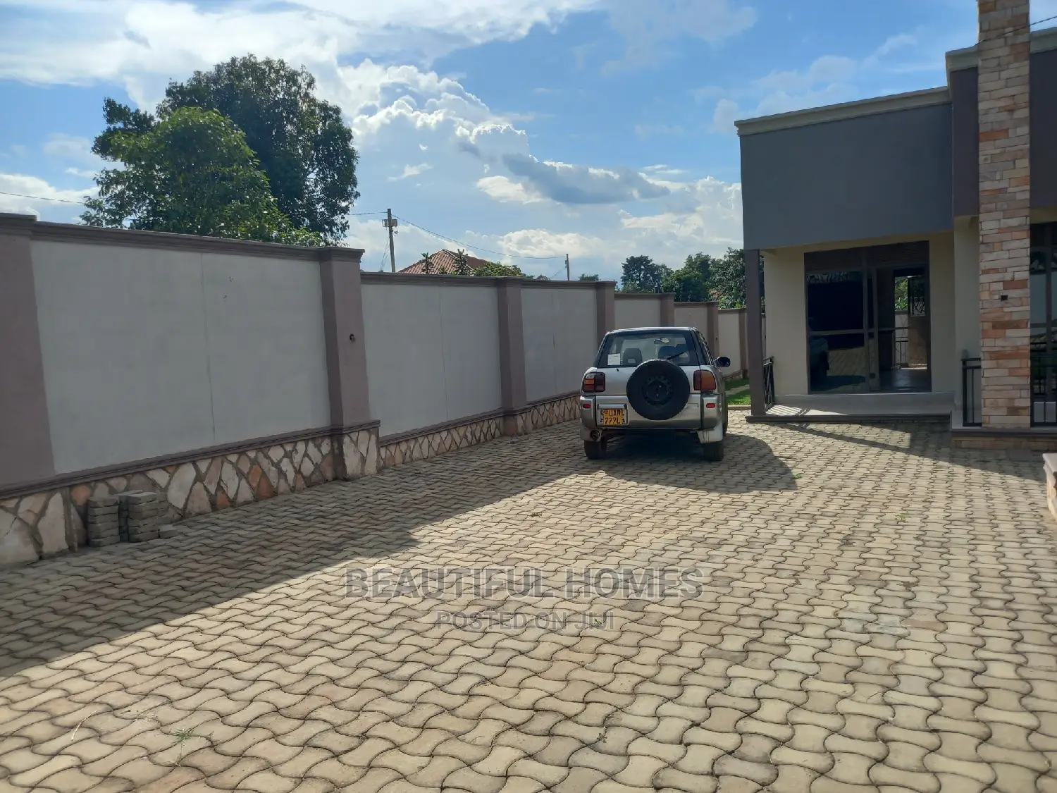 Furnished 4bdrm Bungalow in Kira for Sale