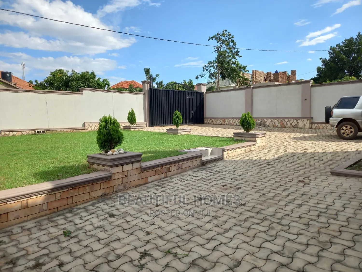 Furnished 4bdrm House in Kira for Sale