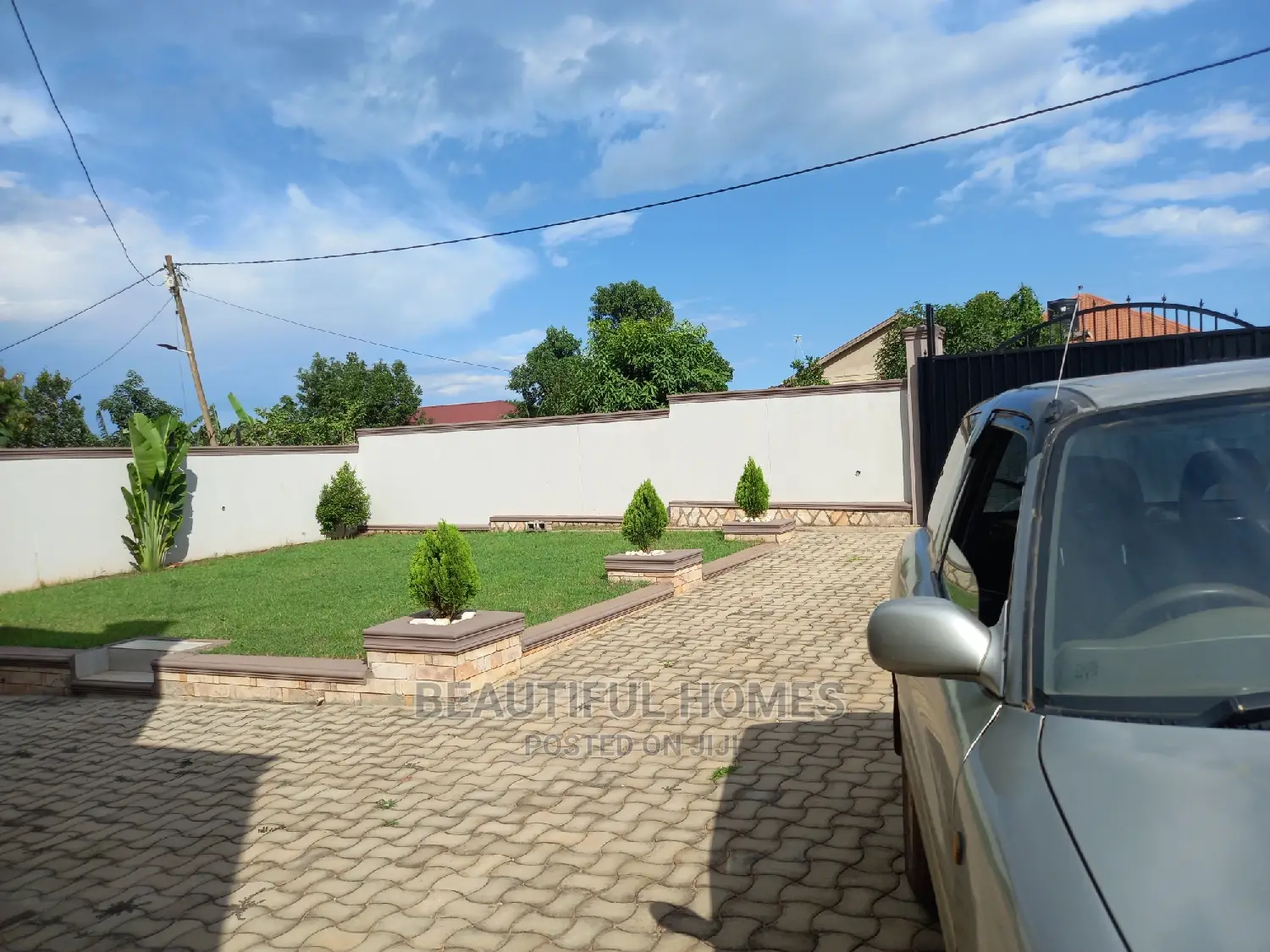 Furnished 4bdrm Bungalow in Kira for Sale