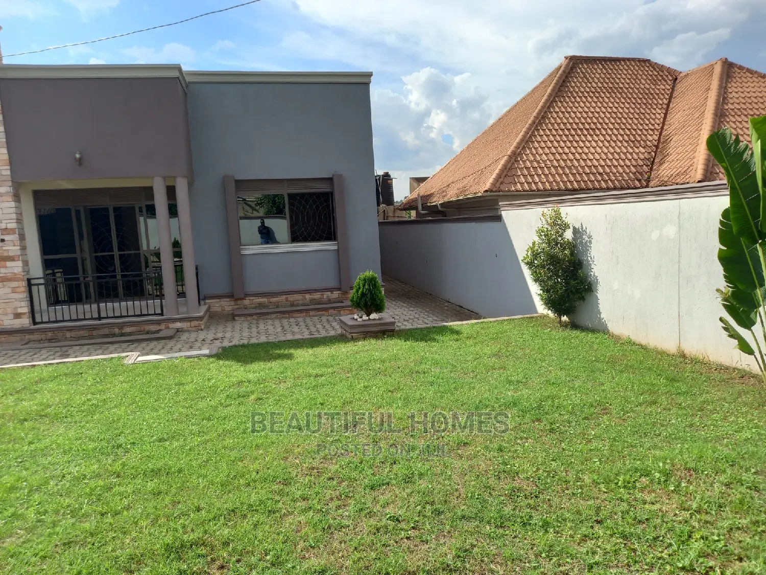 Furnished 4bdrm Bungalow in Kira for Sale