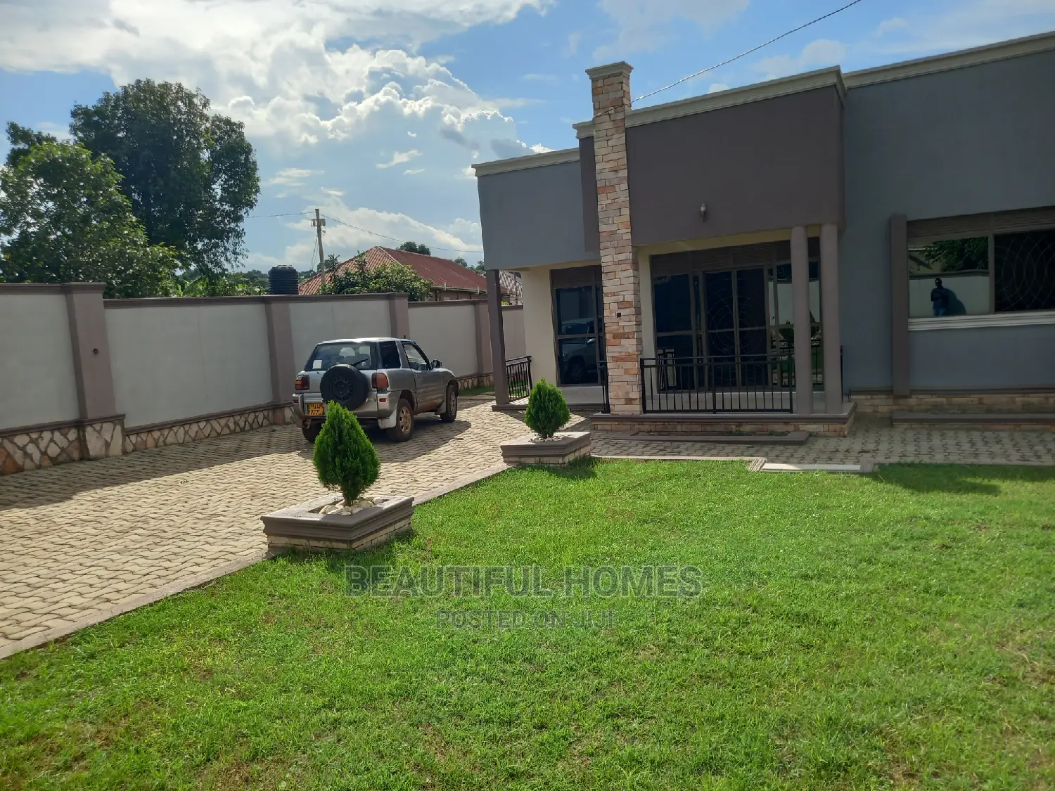 Furnished 4bdrm Bungalow in Kira for Sale