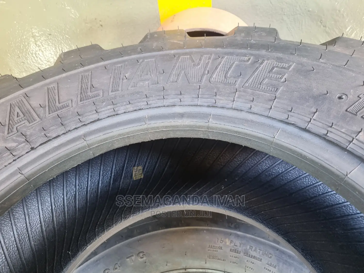 12.5/80r18 Tires