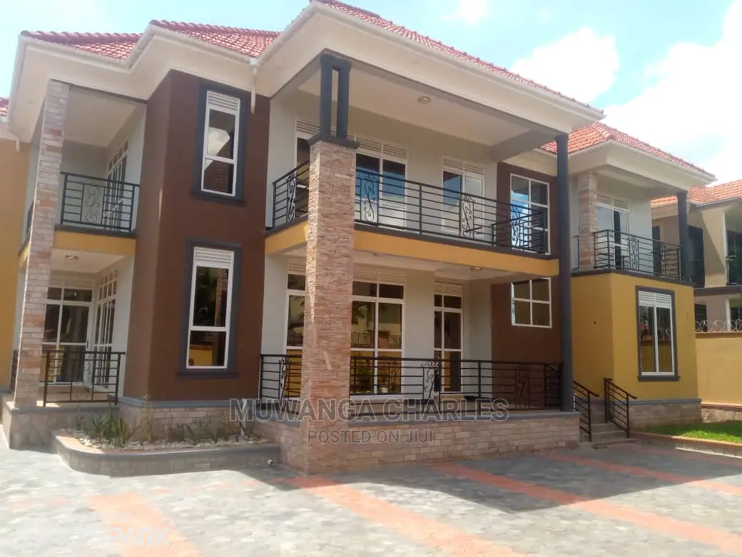 5bdrm Duplex in Fs Properties Ltd, Central Division for Sale