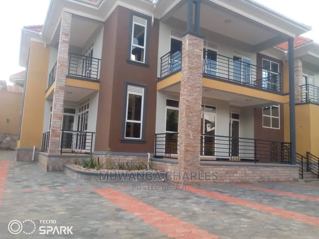 5bdrm Duplex in Fs Properties Ltd, Central Division for Sale