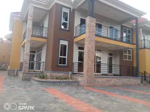 5bdrm Duplex in Fs Properties Ltd, Central Division for Sale