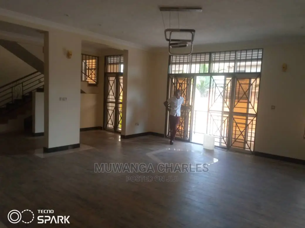 5bdrm Duplex in Fs Properties Ltd, Central Division for Sale