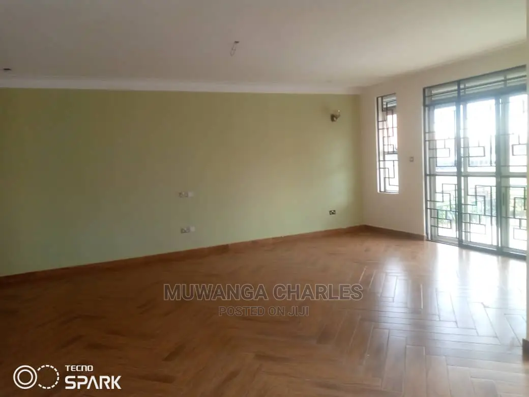 5bdrm Duplex in Fs Properties Ltd, Central Division for Sale