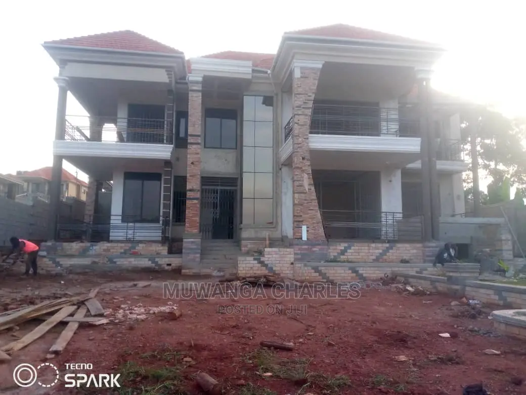 5bdrm Duplex in Fs Properties Ltd, Central Division for Sale