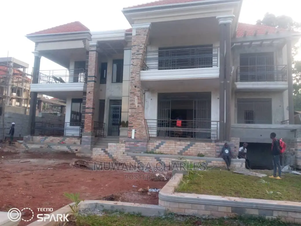 5bdrm Duplex in Fs Properties Ltd, Central Division for Sale