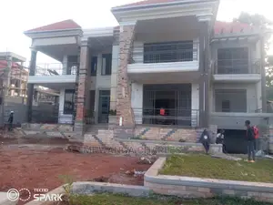 5bdrm Duplex in Fs Properties Ltd, Central Division for Sale