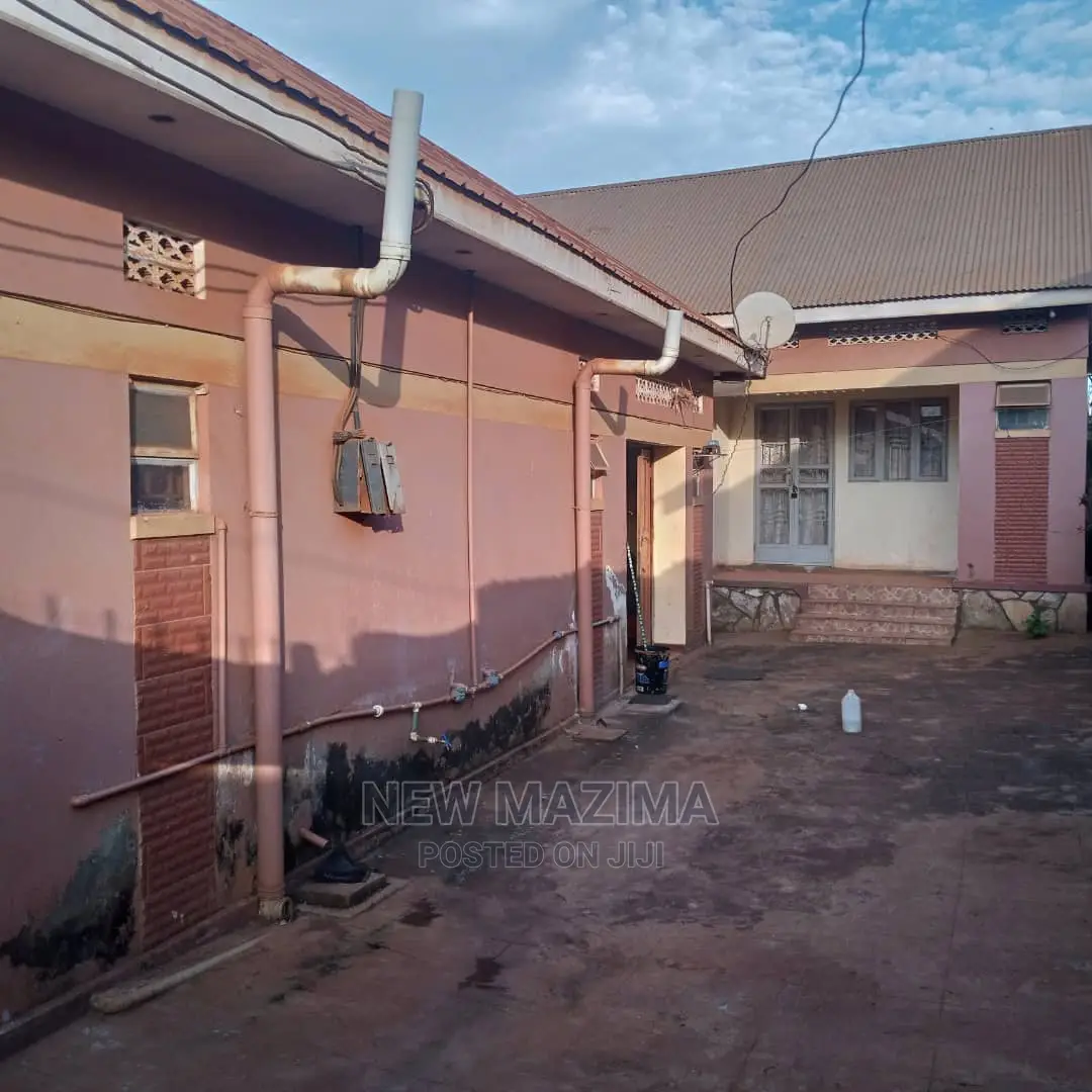 4bdrm House in Najjanankumbi Along, Central Division for Sale
