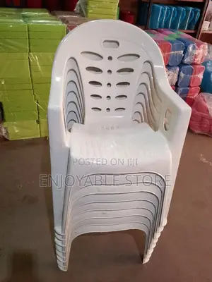 Plastic Chairs(Armrests)
