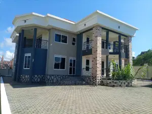 5bdrm Duplex in Fs Properties Ltd, Central Division for Sale