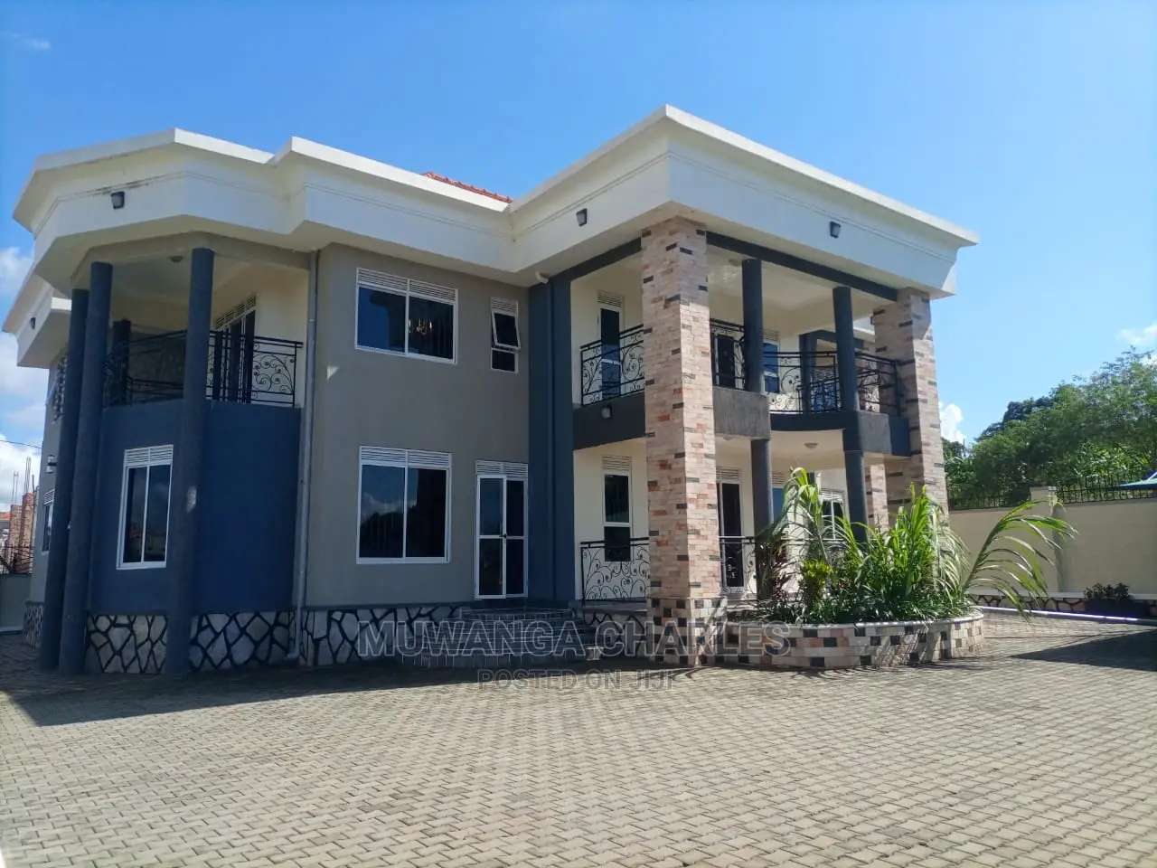 5bdrm Duplex in Fs Properties Ltd, Central Division for Sale
