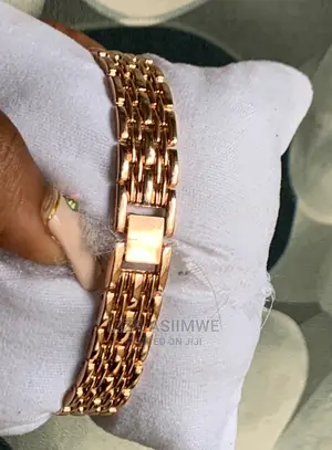 Simple and Elegant Lady’S Watches Available
