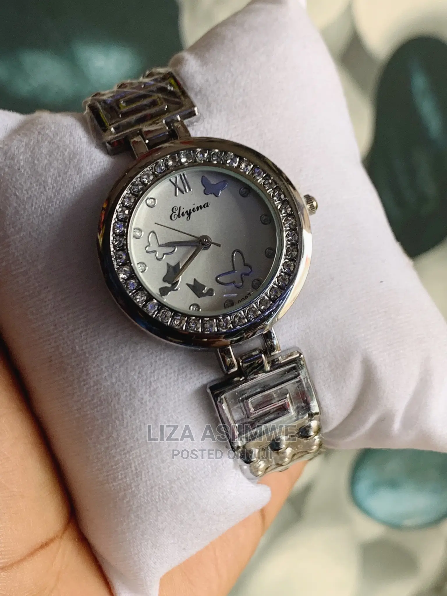 Simple Lady’S Watches Available