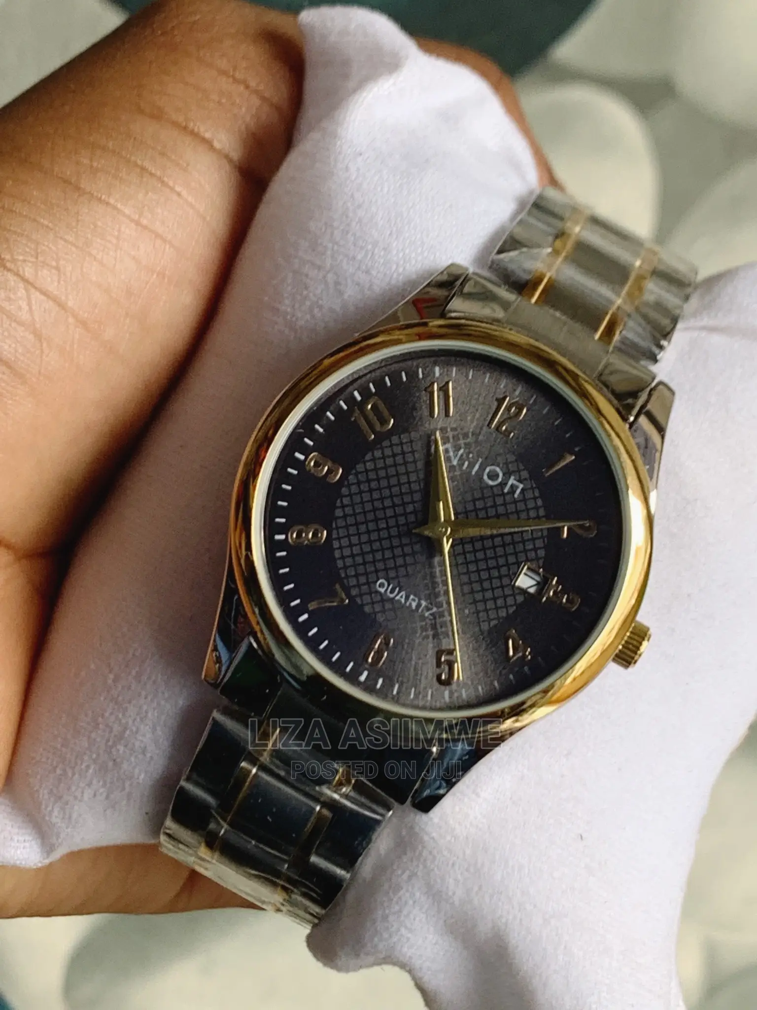 Simple Unisex Watches Available