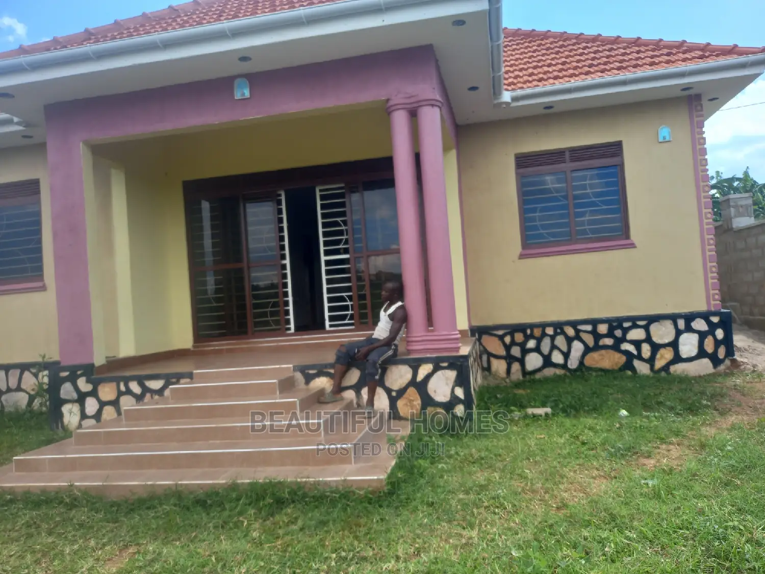Furnished 4bdrm Bungalow in Kira for Sale