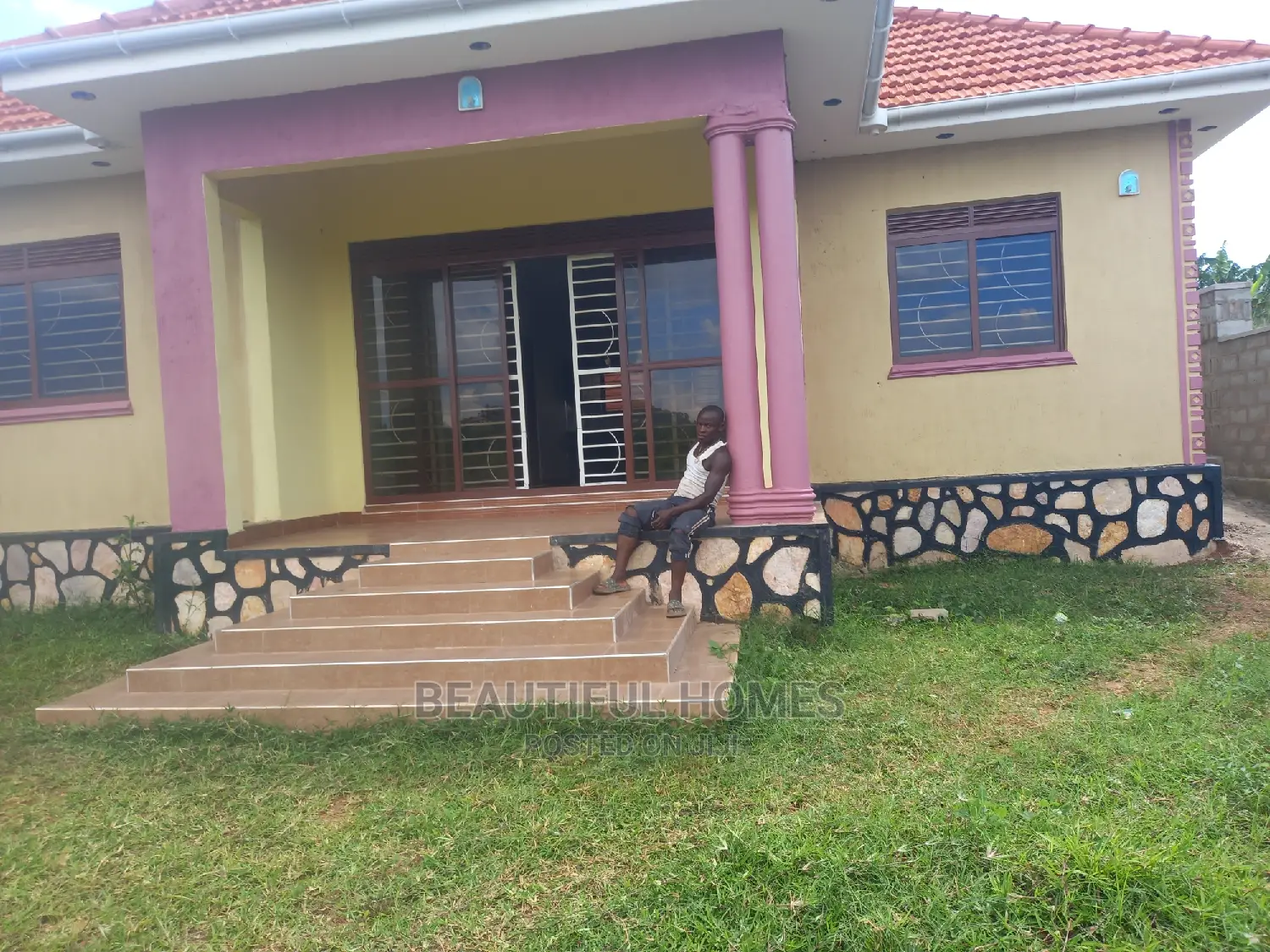 Furnished 4bdrm Bungalow in Kira for Sale