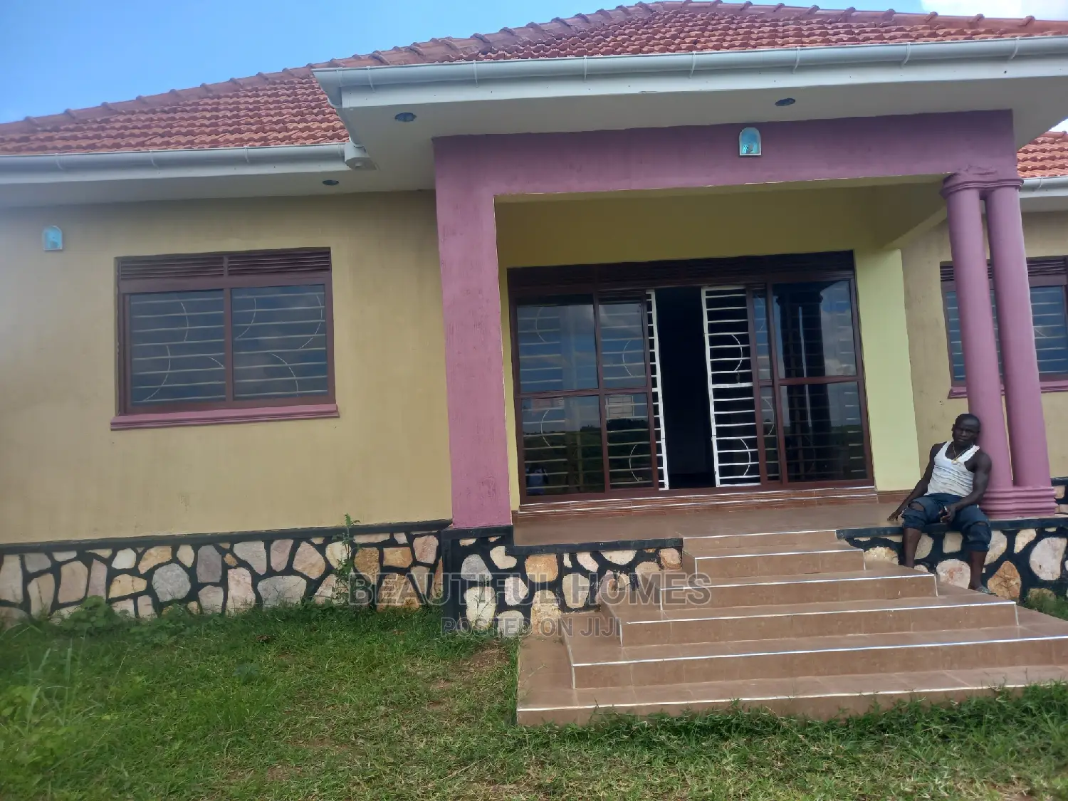 Furnished 4bdrm Bungalow in Kira for Sale