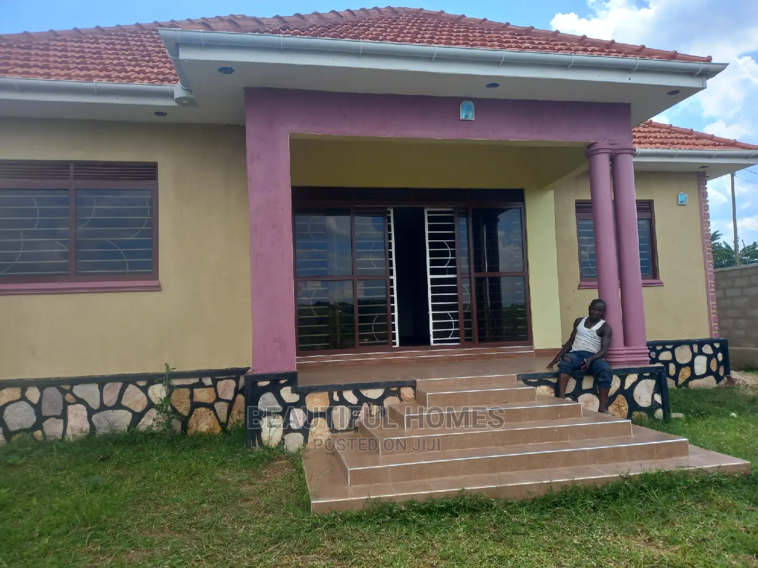Furnished 4bdrm Bungalow in Kira for Sale