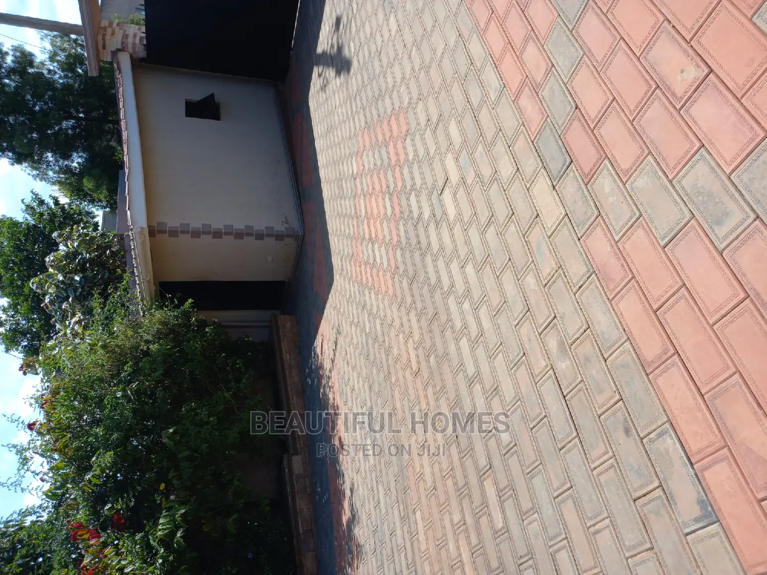 Furnished 4bdrm House in Kira for Sale