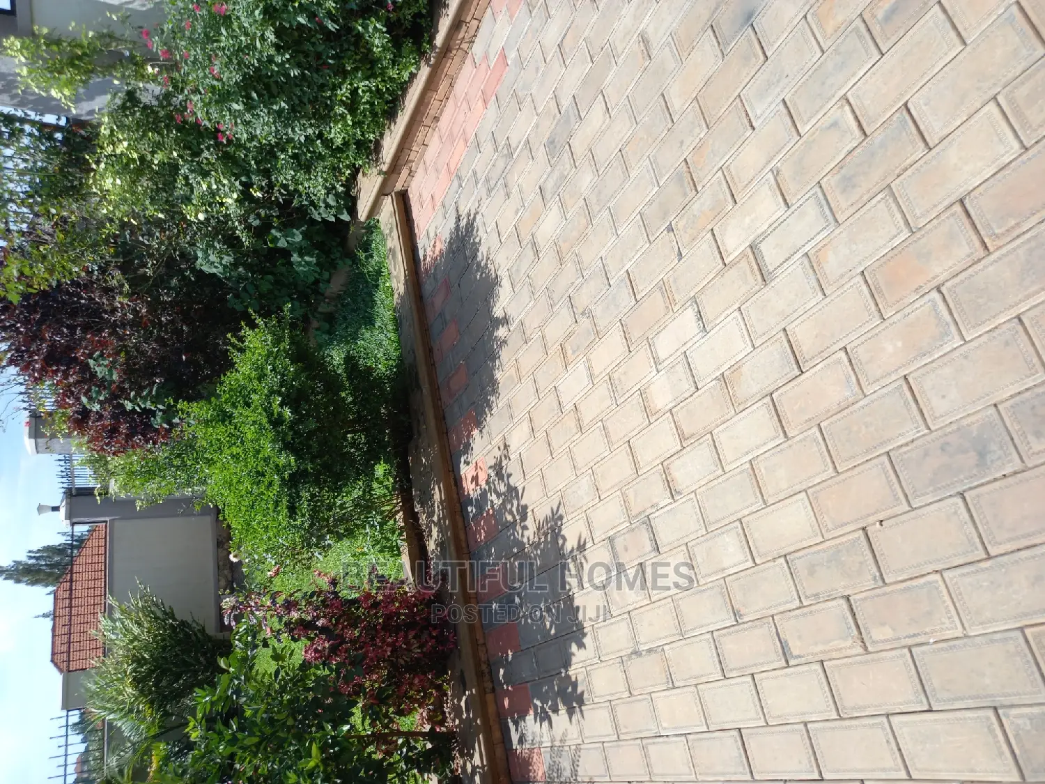 Furnished 4bdrm House in Kira for Sale