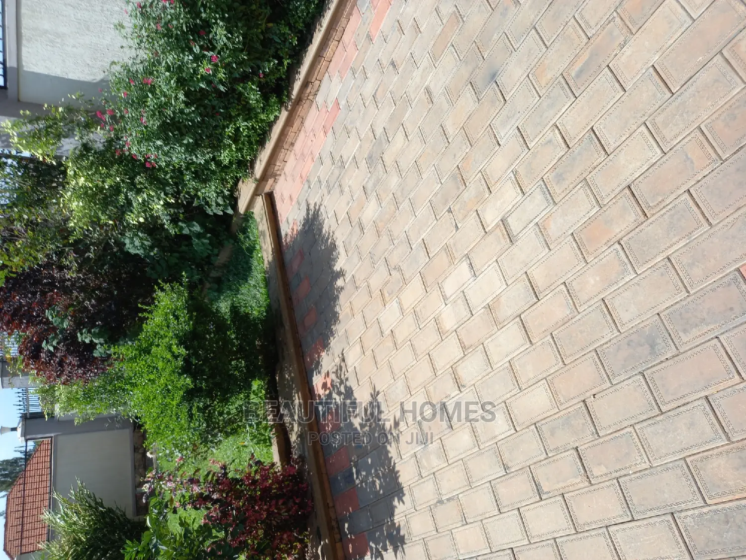 Furnished 4bdrm House in Kira for Sale