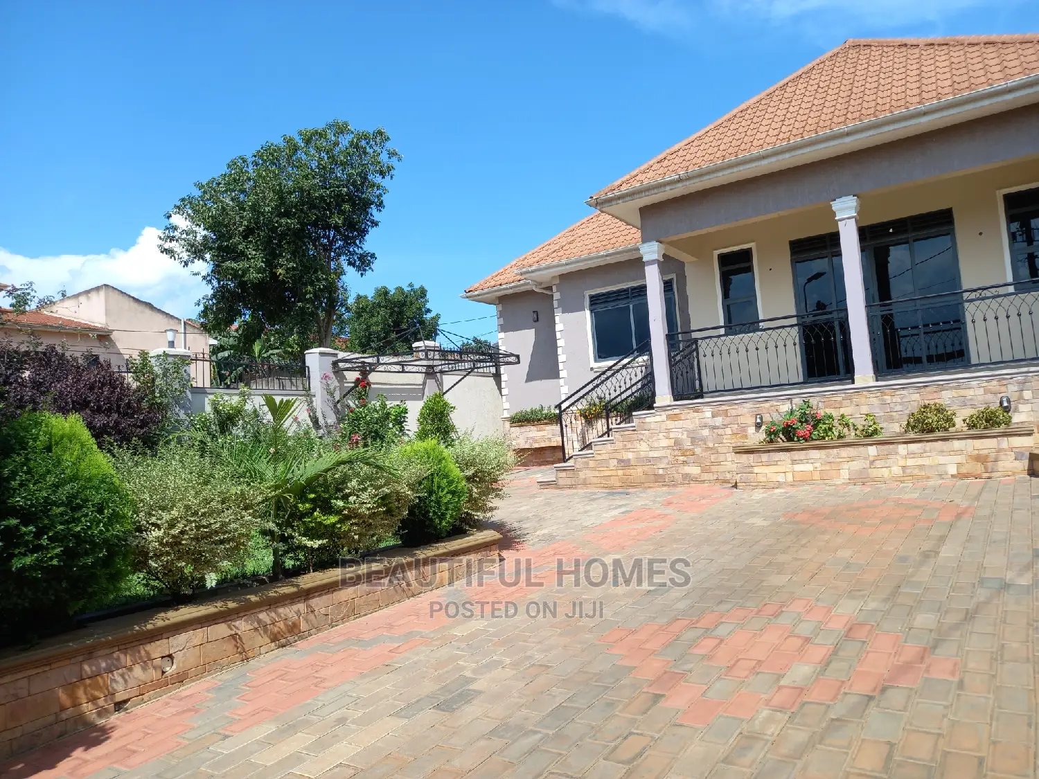 Furnished 4bdrm House in Kira for sale