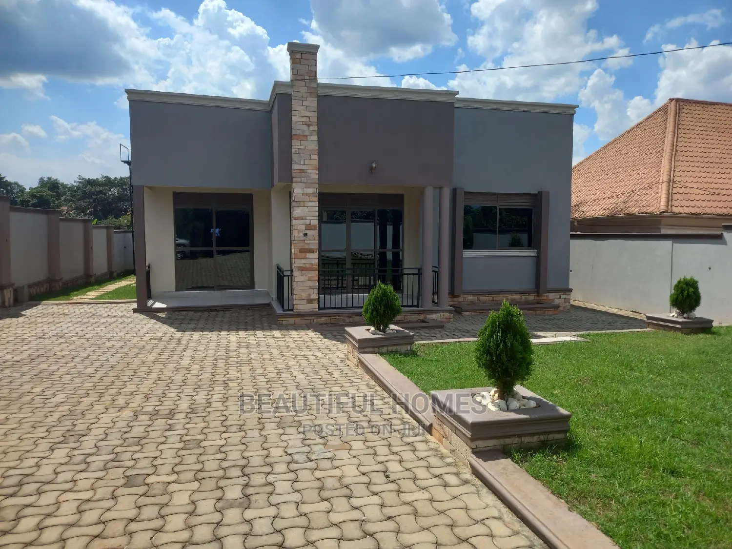 Furnished 4bdrm Bungalow in Kira for sale