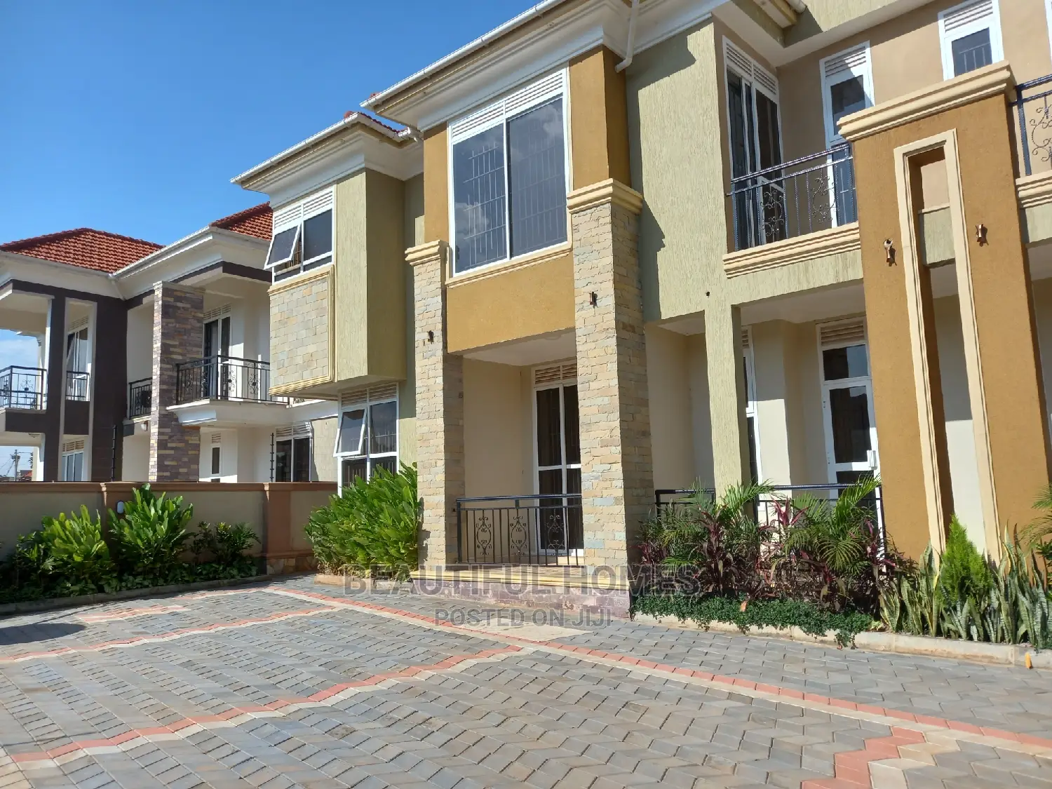 Furnished 5bdrm Duplex in Kyanja Corporate, Central Division for Sale