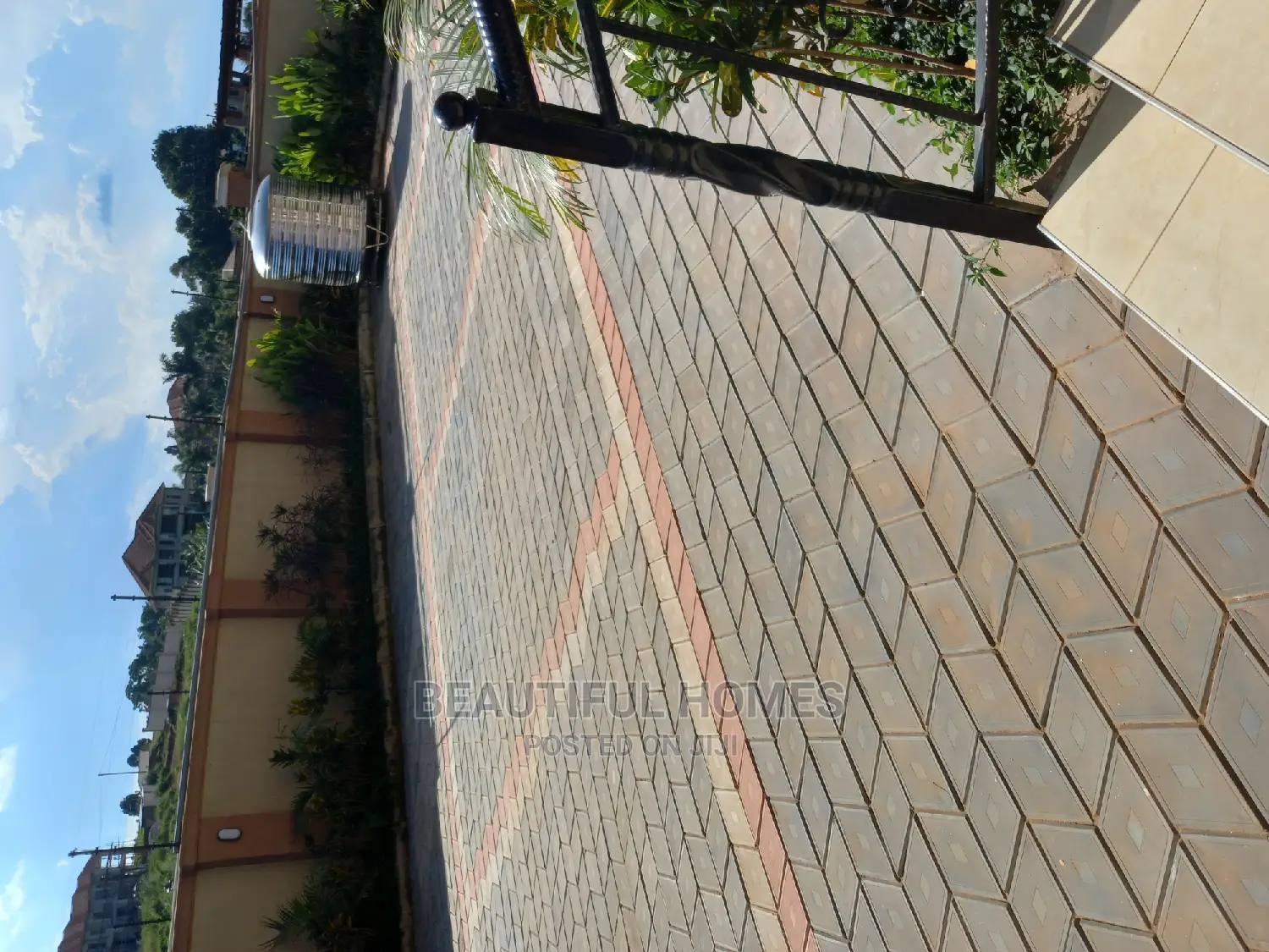 Furnished 5bdrm Duplex in Kyanja Corporate, Central Division for Sale
