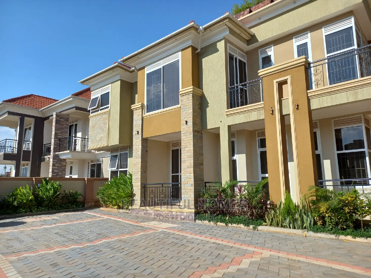Furnished 5bdrm Duplex in Kyanja Corporate, Central Division for Sale
