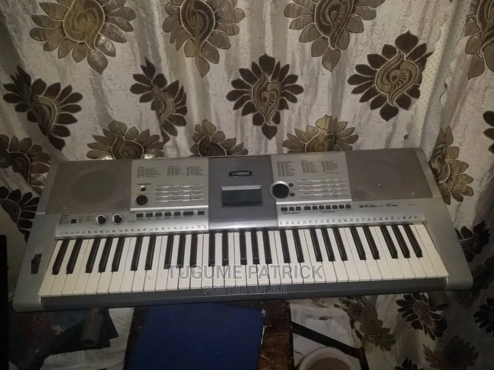 I425 Yamaha Keyboard